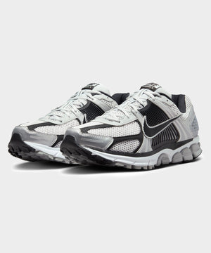 Nike Zoom Vomero in Metallic Silver / Pure Platinum