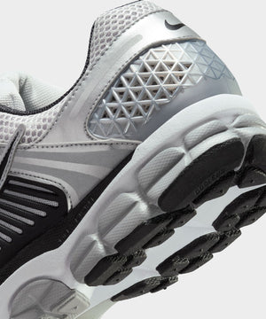 Nike Zoom Vomero in Metallic Silver / Pure Platinum