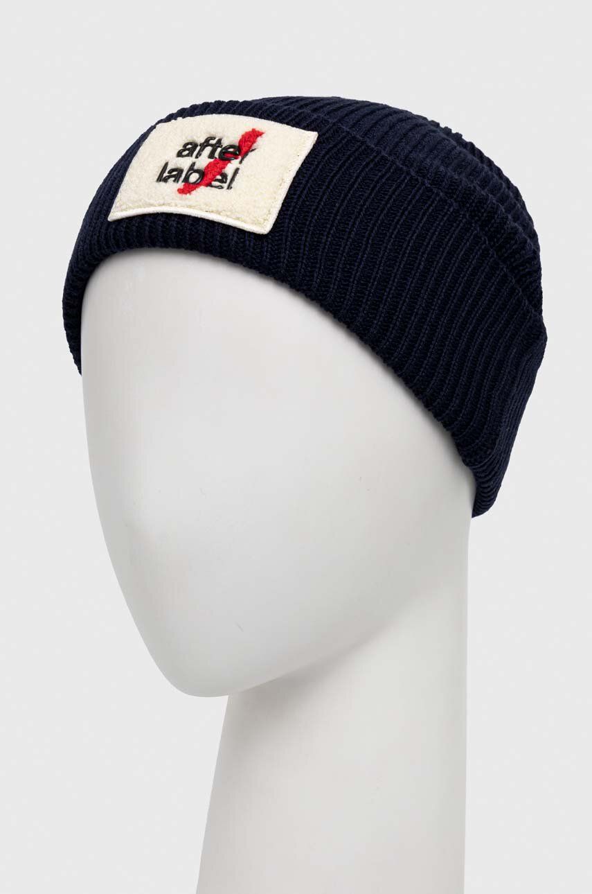 After Label - wool hat
in navy blue from wool