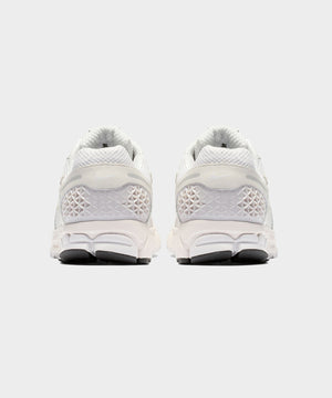 Nike Zoom Vomero 5 in White