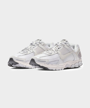 Nike Zoom Vomero 5 in White