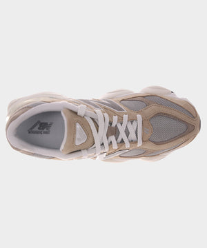 New Balance 9060 in Beige / Grey